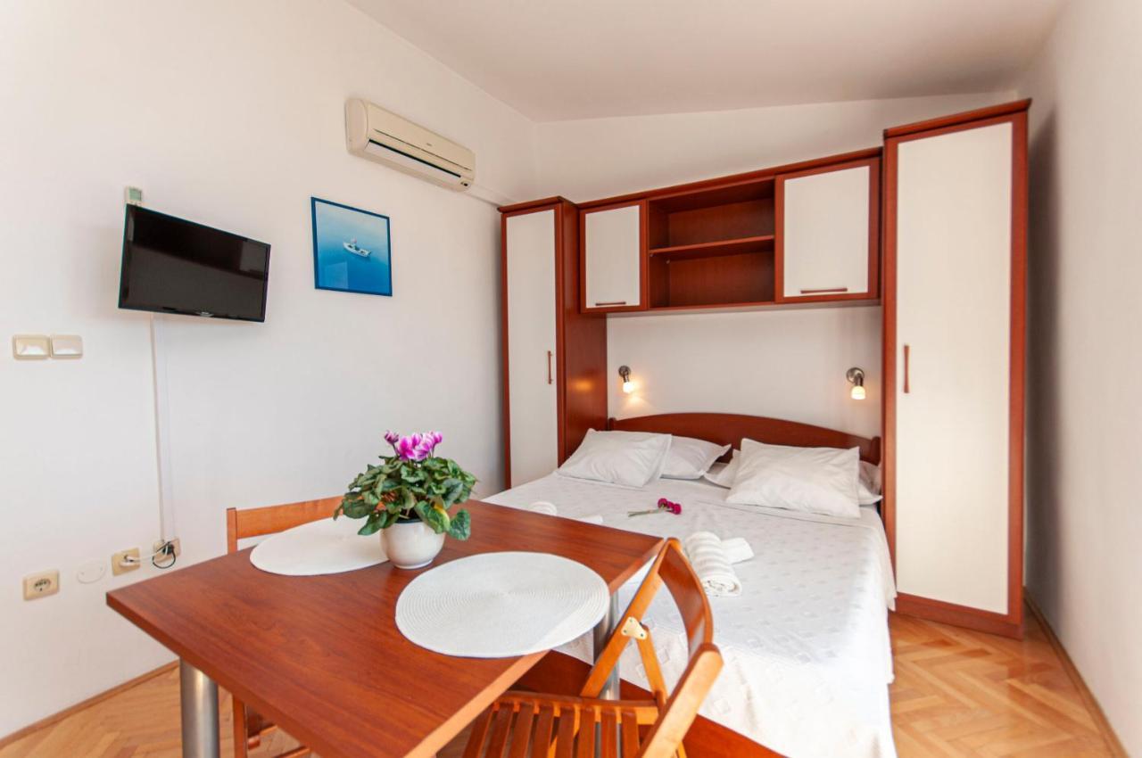 Apartments And Rooms Nikola オミシュ エクステリア 写真