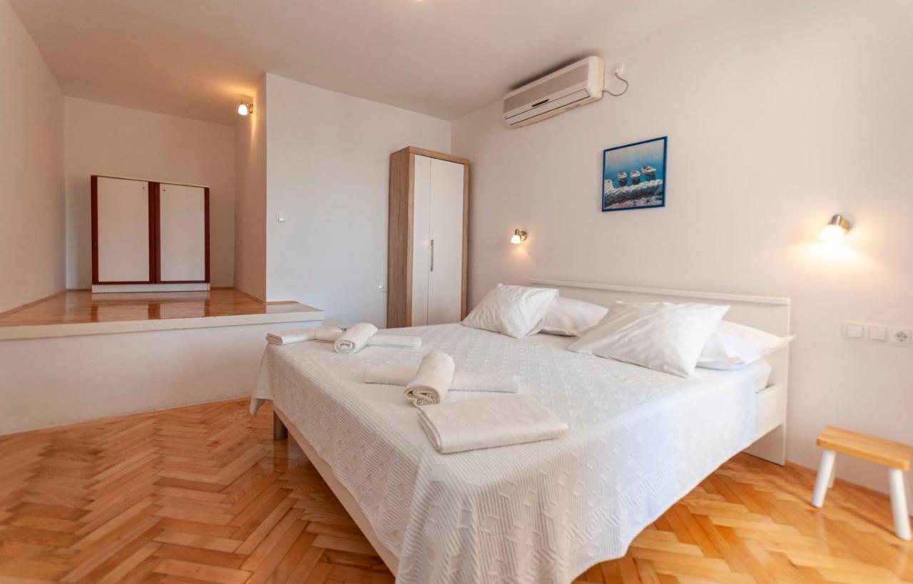Apartments And Rooms Nikola オミシュ エクステリア 写真