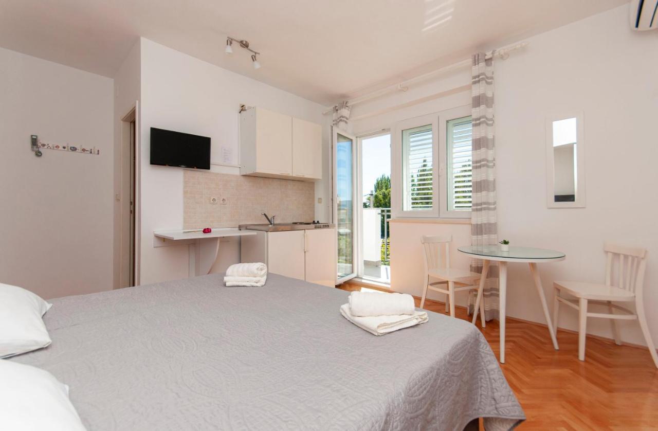 Apartments And Rooms Nikola オミシュ エクステリア 写真