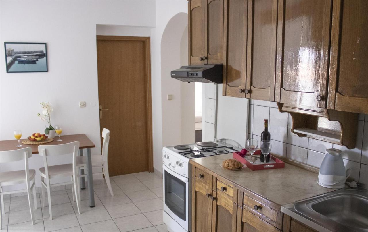 Apartments And Rooms Nikola オミシュ エクステリア 写真