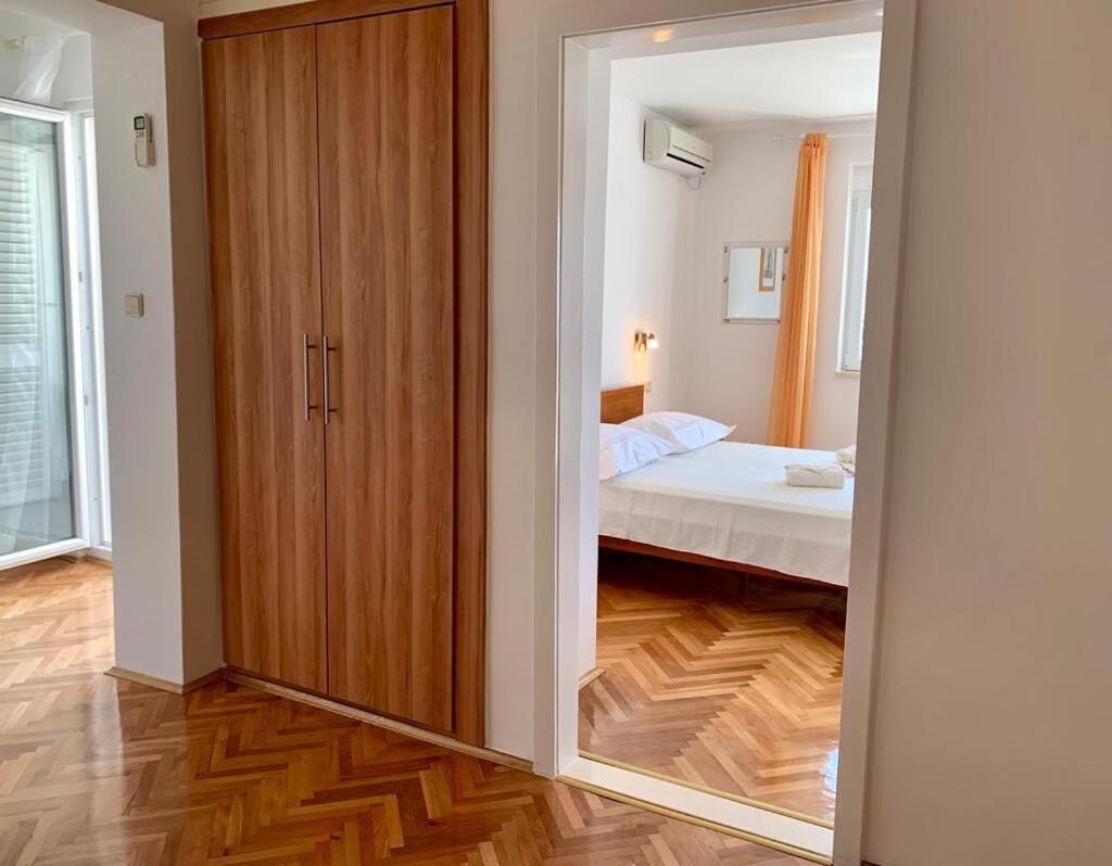 Apartments And Rooms Nikola オミシュ エクステリア 写真