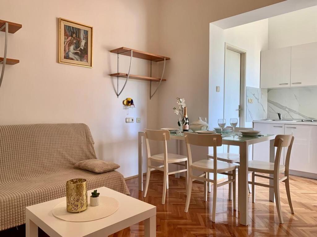 Apartments And Rooms Nikola オミシュ エクステリア 写真
