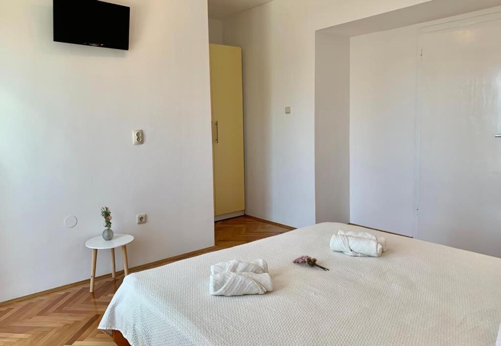 Apartments And Rooms Nikola オミシュ エクステリア 写真