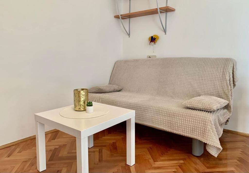 Apartments And Rooms Nikola オミシュ エクステリア 写真