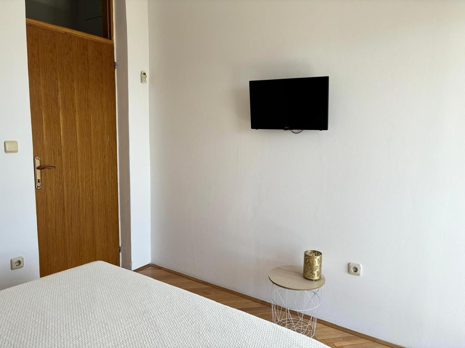 Apartments And Rooms Nikola オミシュ エクステリア 写真