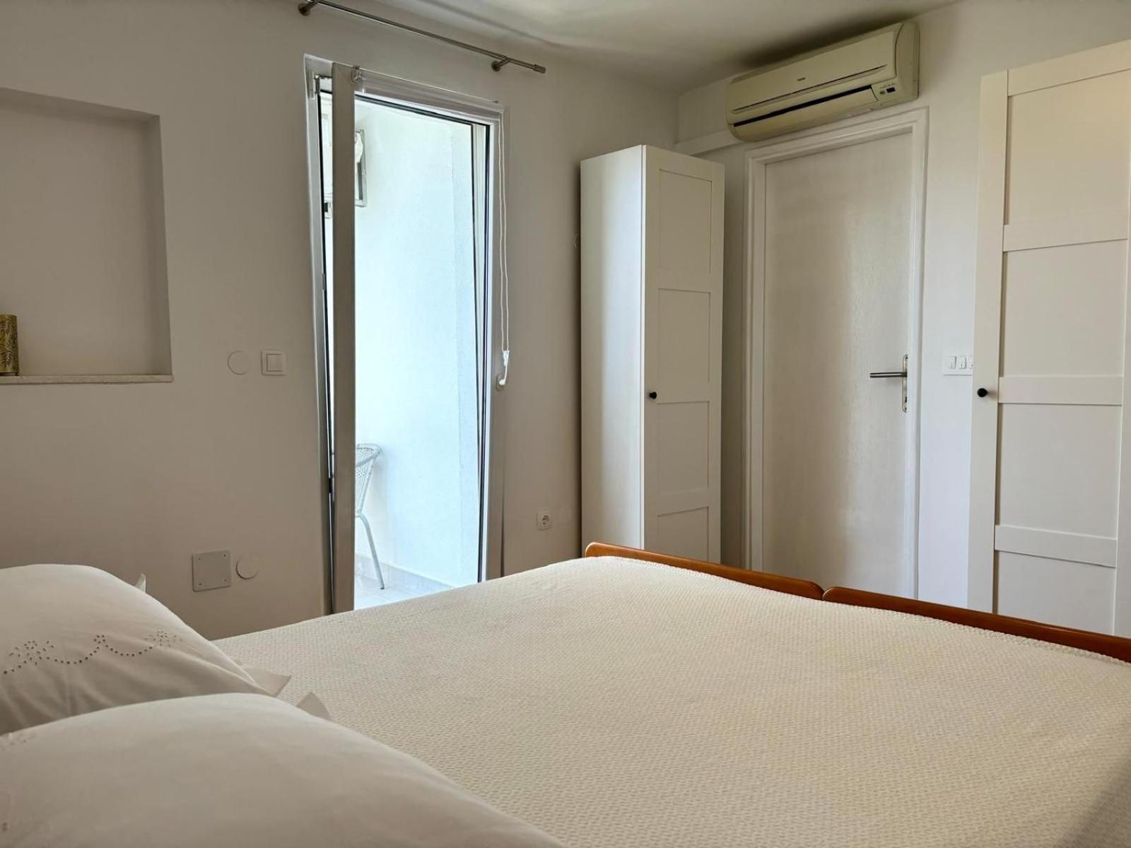 Apartments And Rooms Nikola オミシュ エクステリア 写真